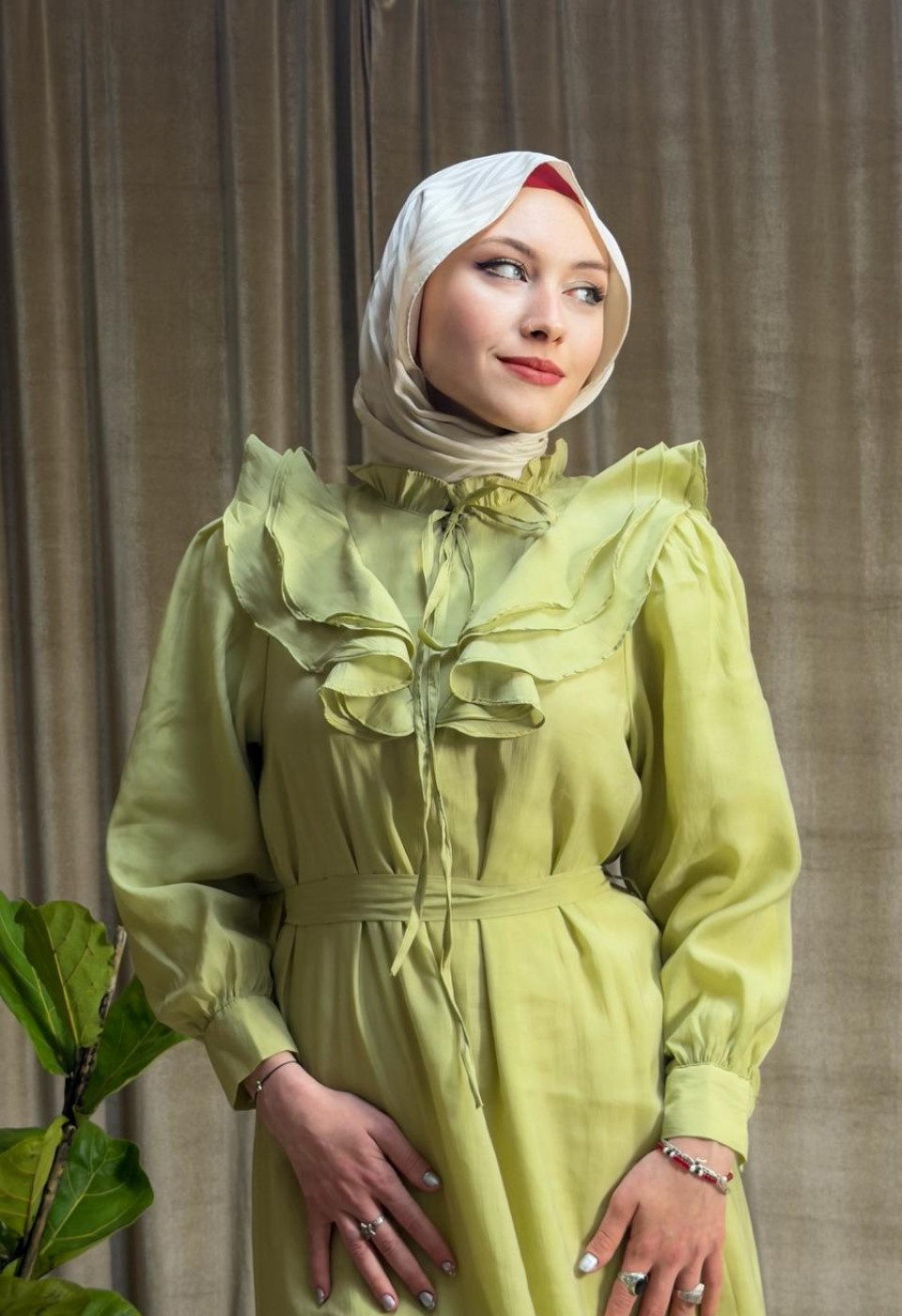 Liya Yaka Göğüs Ve Eteği Fırfırlı Elbise - Yağ Yeşili