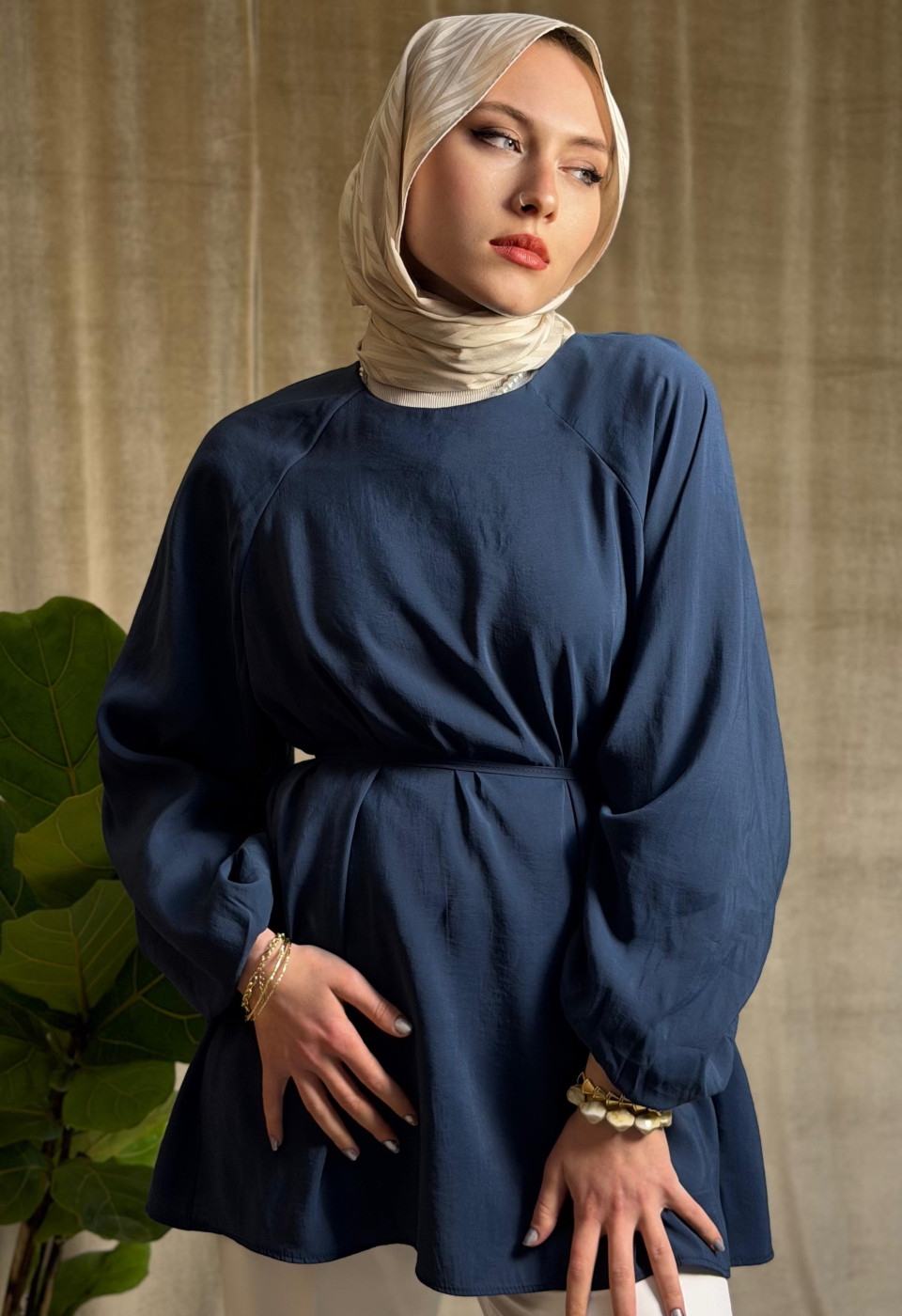 Bel bağlamalı balon kol gömlek